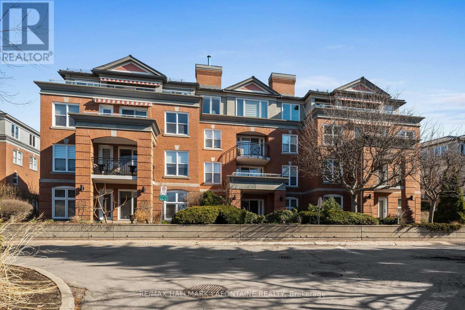 101 - 21 Durham Private, Ottawa, Ontario  K1M 2H8 - Photo 1 - X12189002