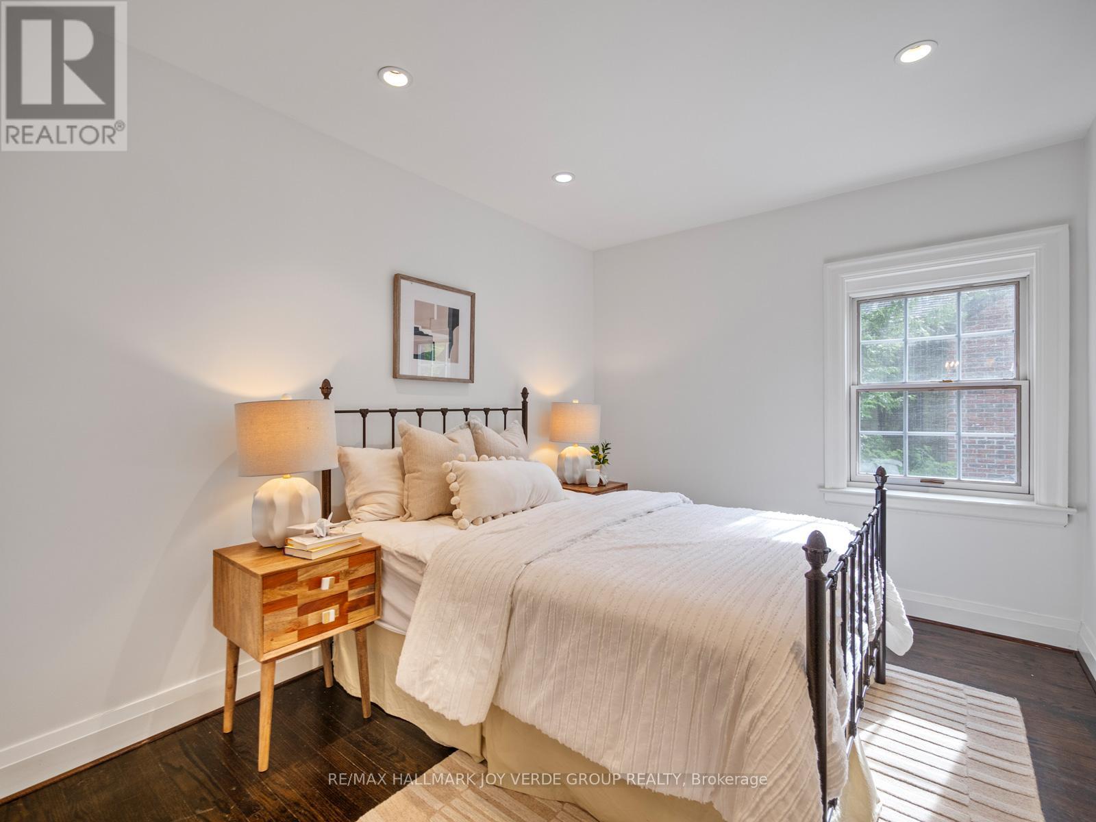 53 Donwoods Drive, Toronto, Ontario  M4N 2G3 - Photo 20 - C12178713