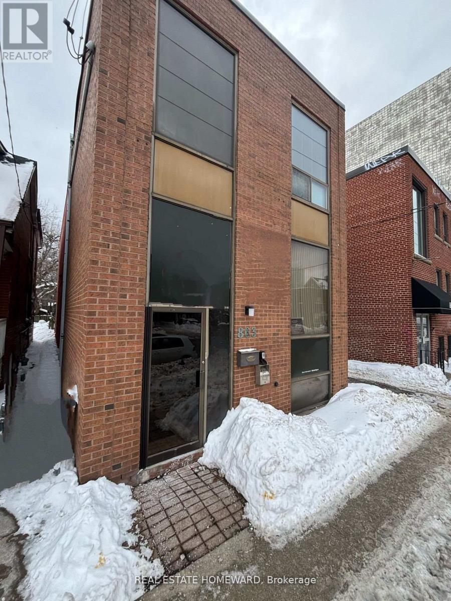 Upper - 863 Broadview Avenue, Toronto, Ontario  M4K 2P9 - Photo 1 - E12187380