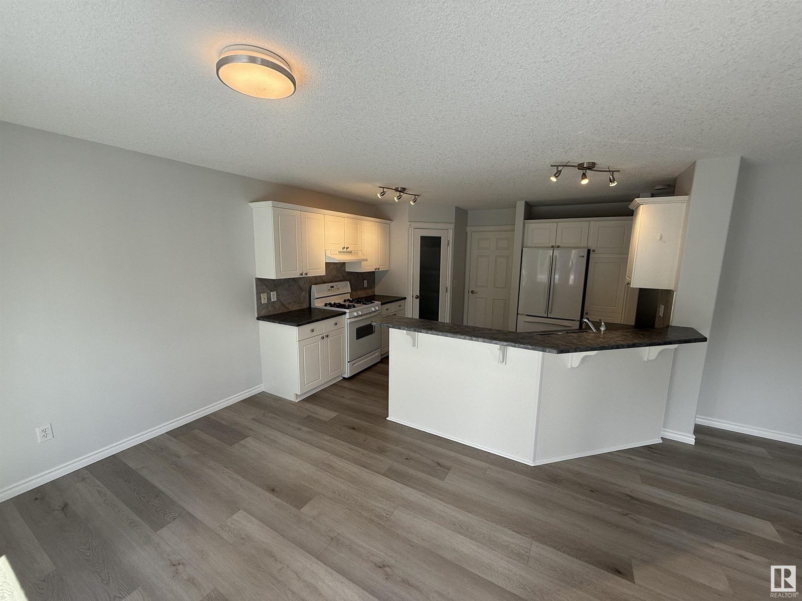 530 Klarvatten Lake Wd Nw, Edmonton, Alberta  T5Z 3M1 - Photo 9 - E4437010