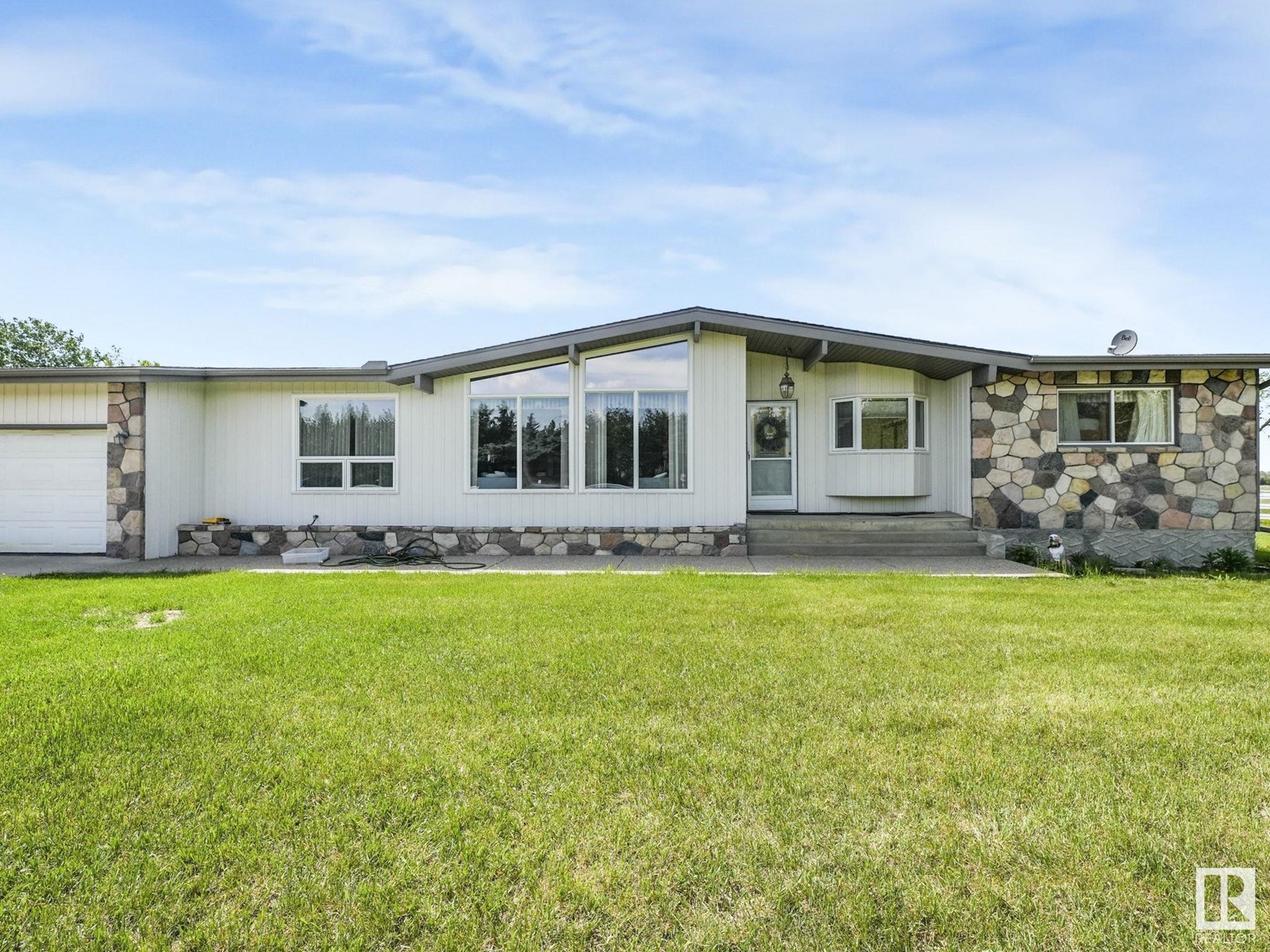 54320 Hwy 2, St. Albert, Alberta