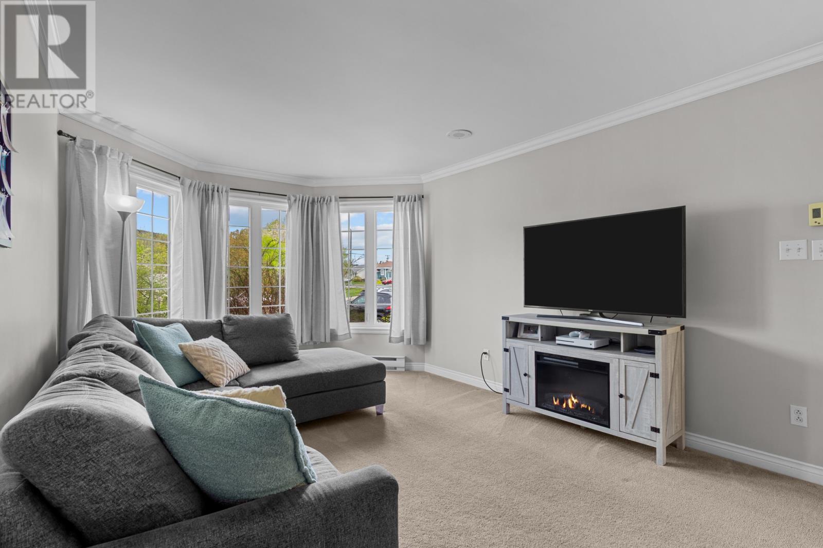 Property at 14 Harlequin Crescent image 5