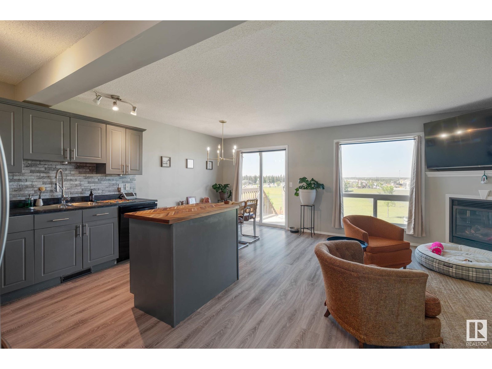 Property at 12 VIRGINIA AV image 5