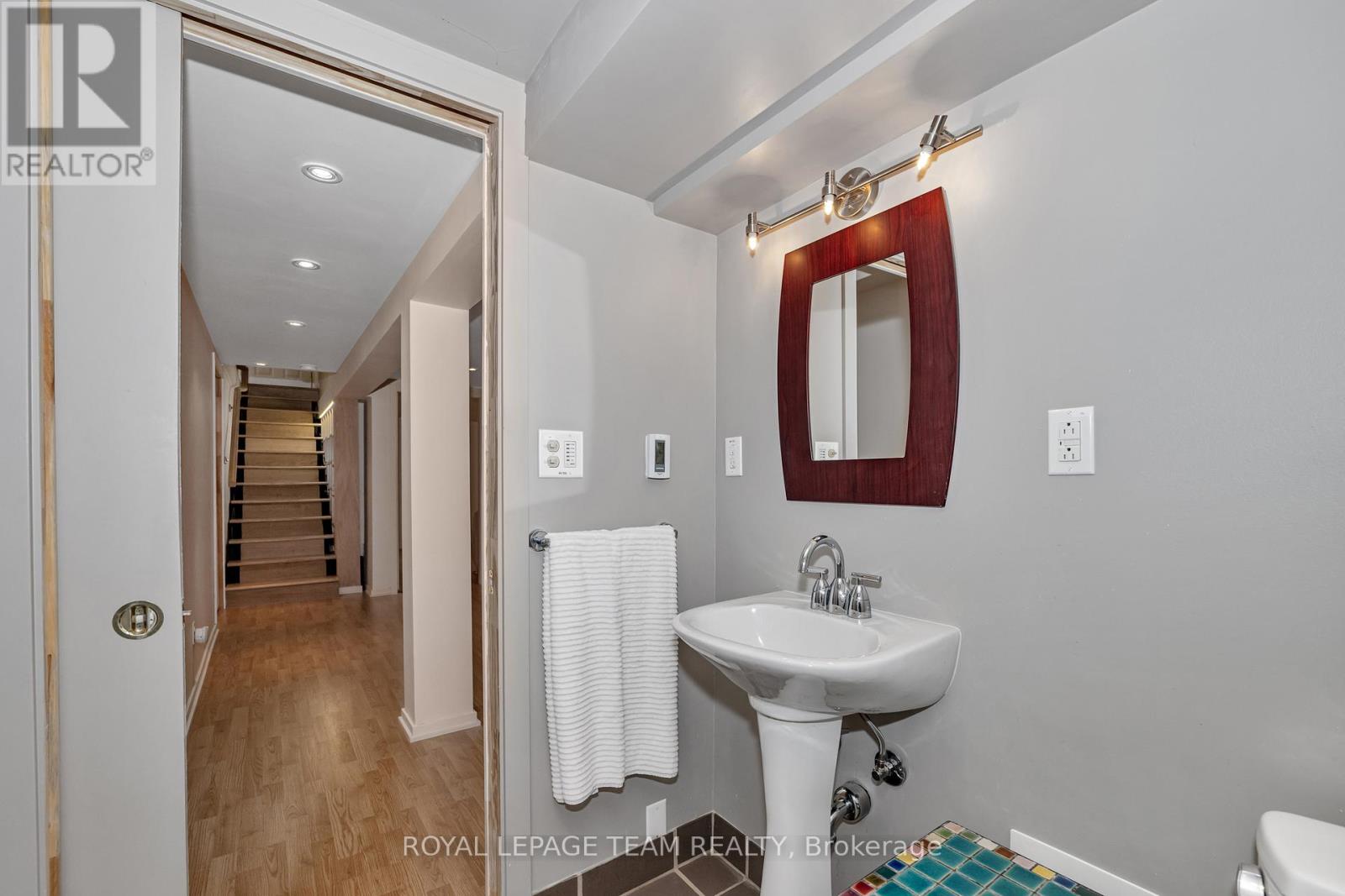 1443 Rainbow Crescent, Ottawa, Ontario  K1J 8E3 - Photo 24 - X12121177