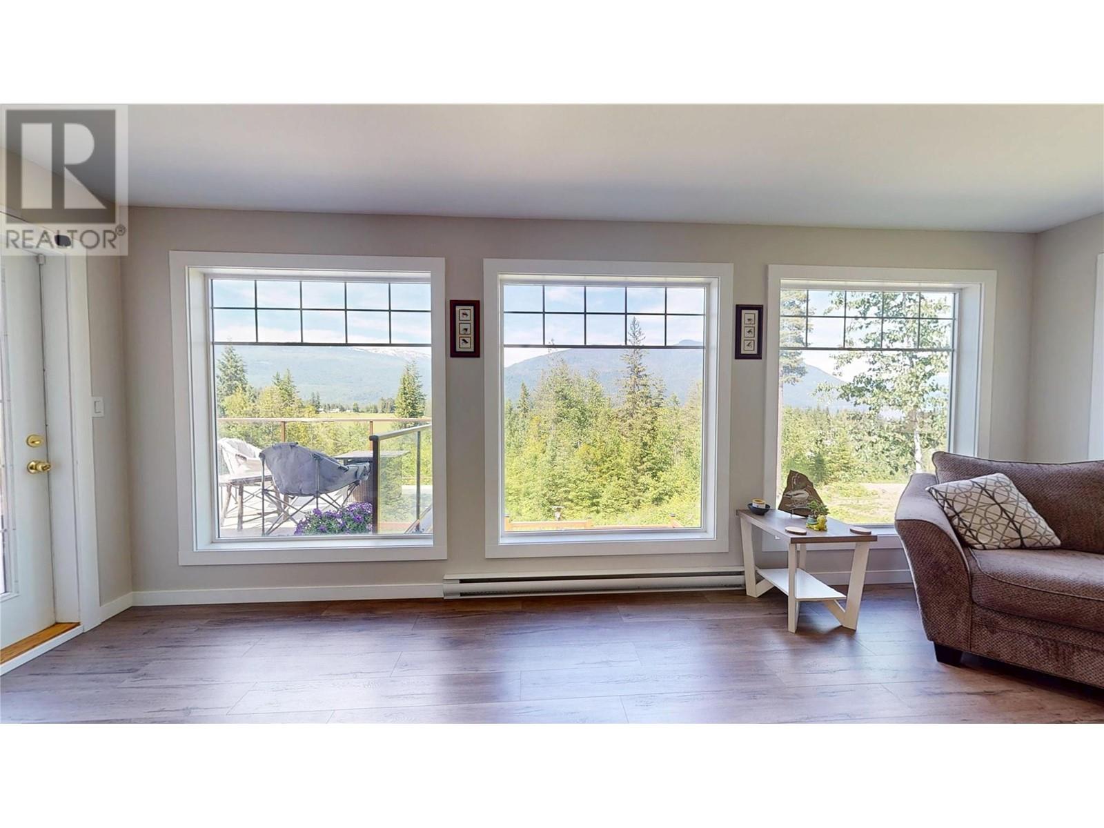4784 Ivy Road, Eagle Bay, BC V0E1T0
