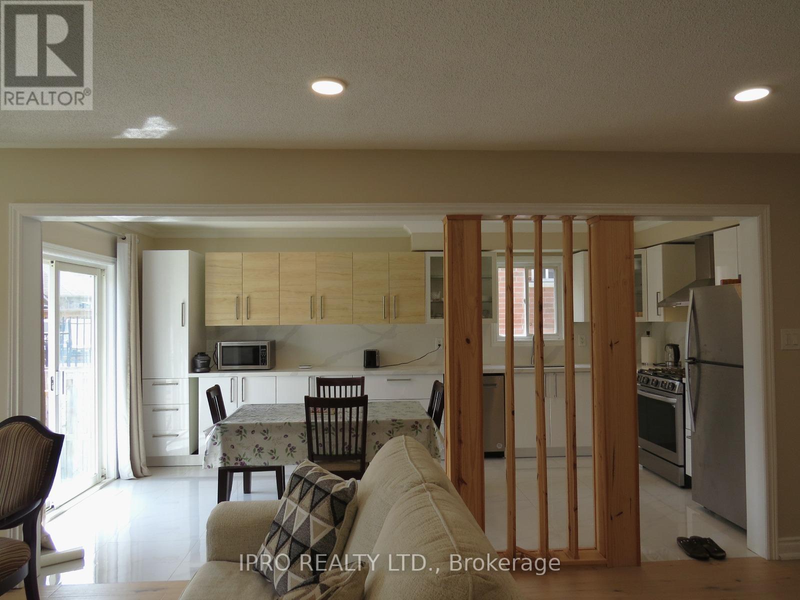 75 Ian Drive, Georgina (Keswick South), Ontario  L4P 4G2 - Photo 10 - N12159399