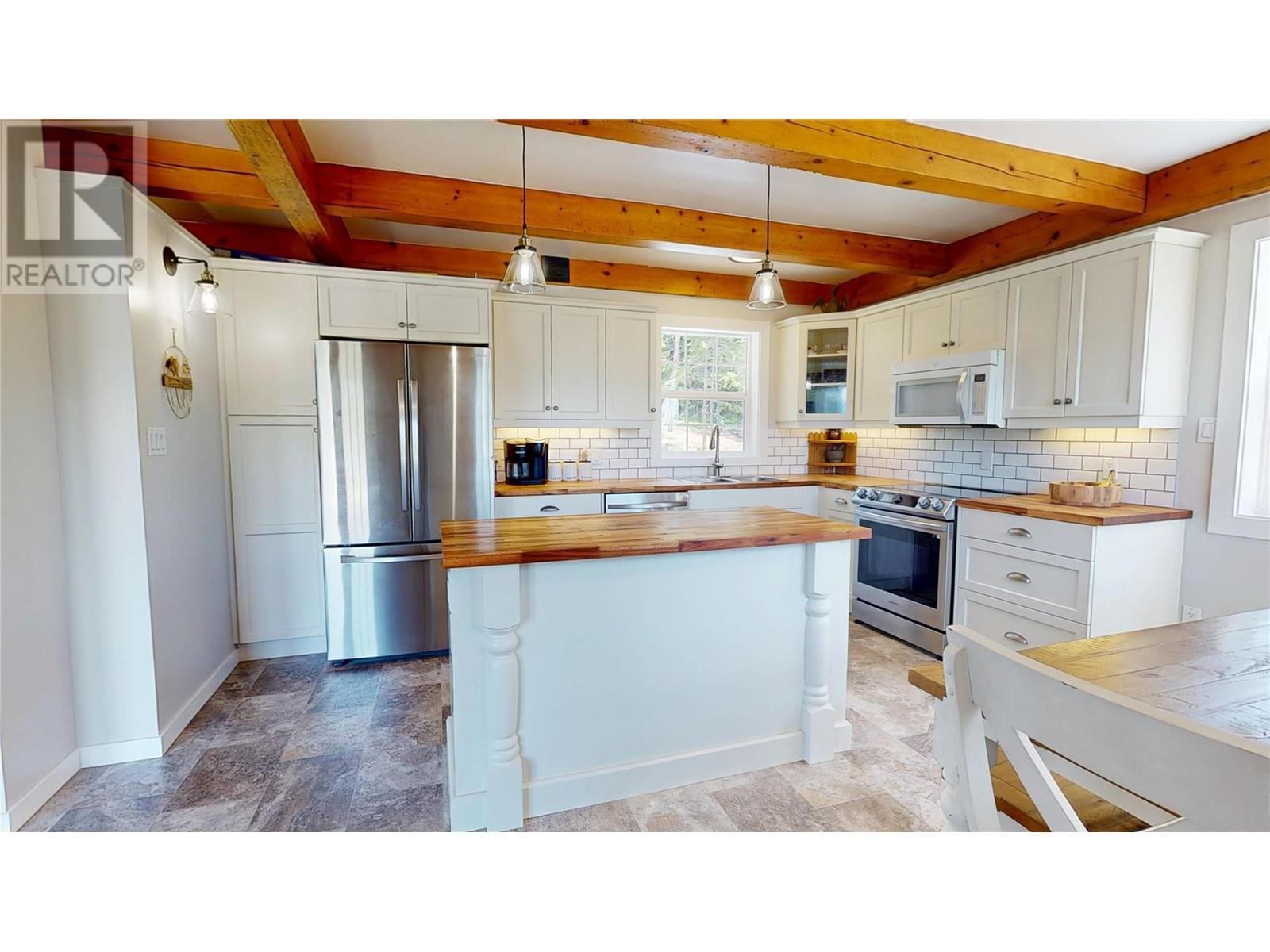 4784 Ivy Road, Eagle Bay, BC V0E1T0