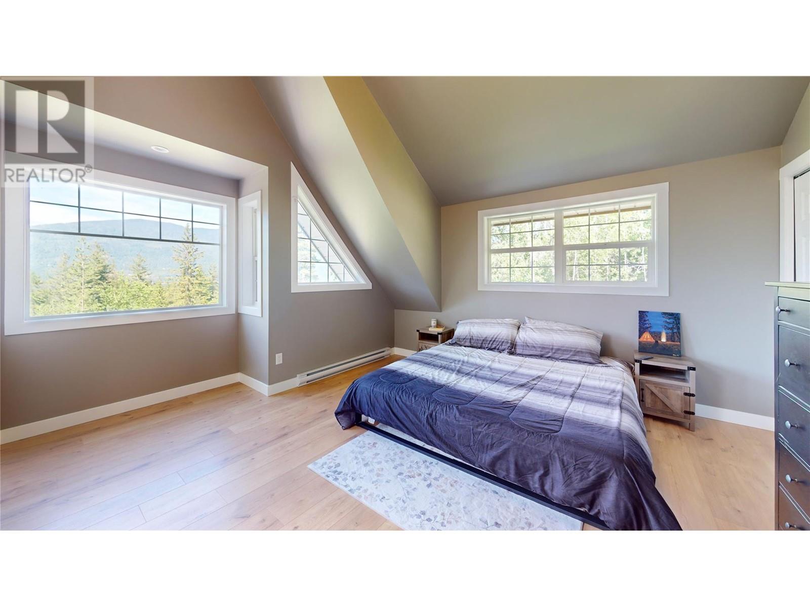4784 Ivy Road, Eagle Bay, BC V0E1T0