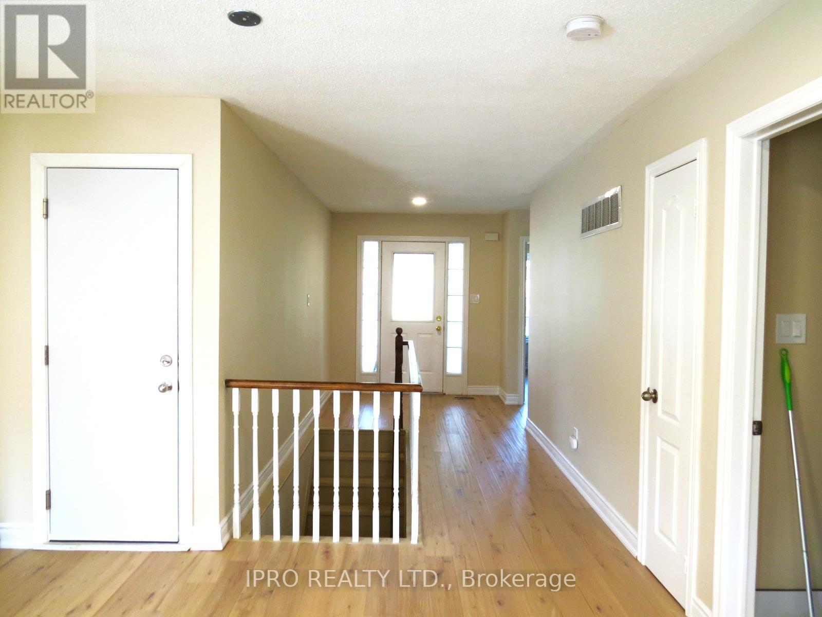 75 Ian Drive, Georgina (Keswick South), Ontario  L4P 4G2 - Photo 5 - N12159399