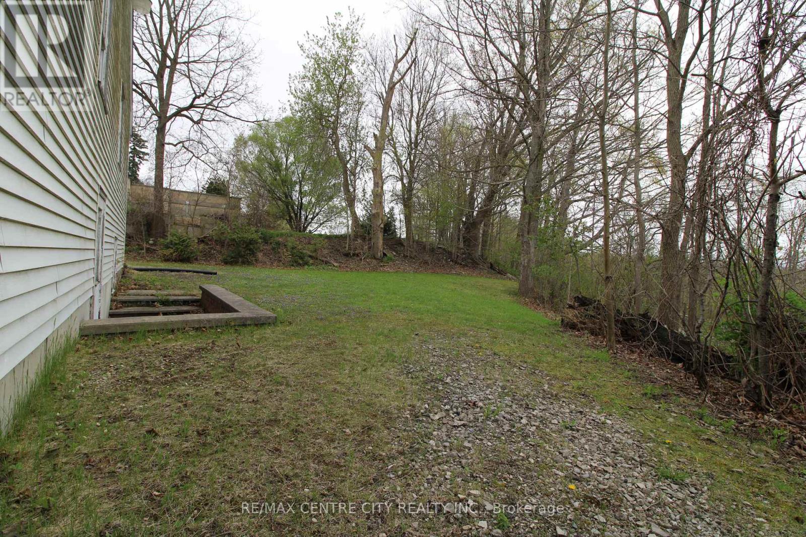 12 Chester Street, St. Thomas, Ontario  N5R 1T8 - Photo 21 - X12189153