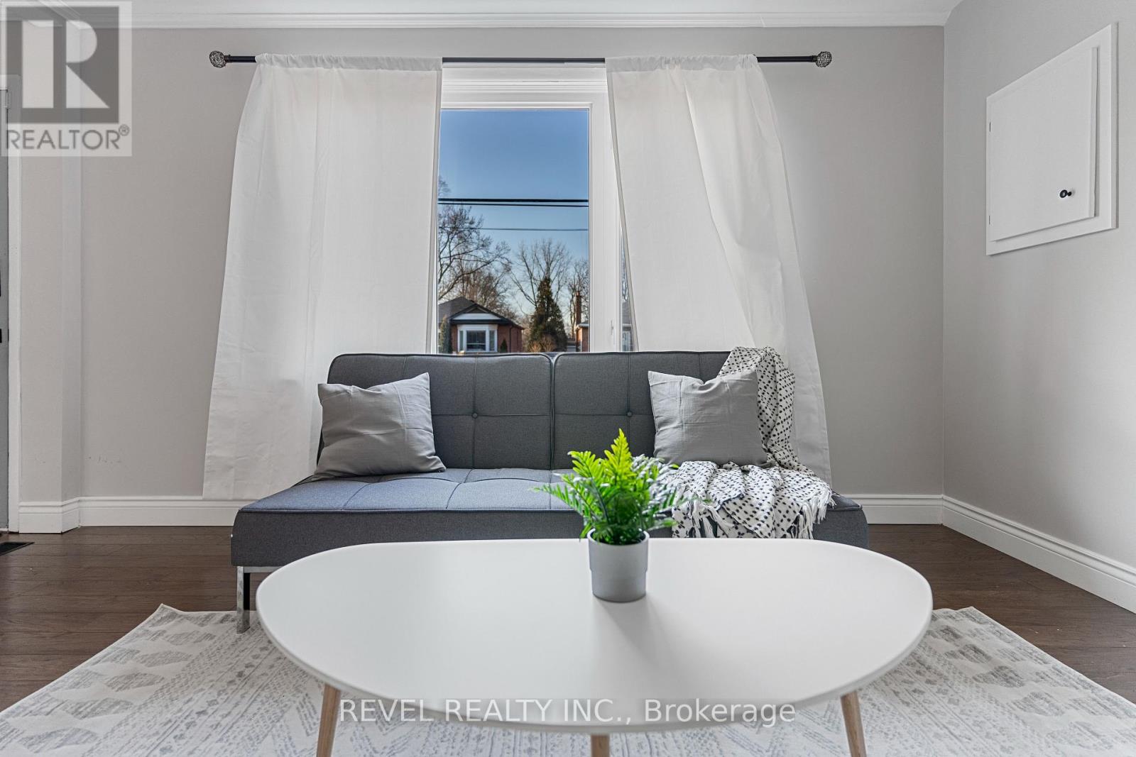 Main - 783 Queensdale Avenue E, Hamilton, Ontario  L8V 1M7 - Photo 3 - X12079201