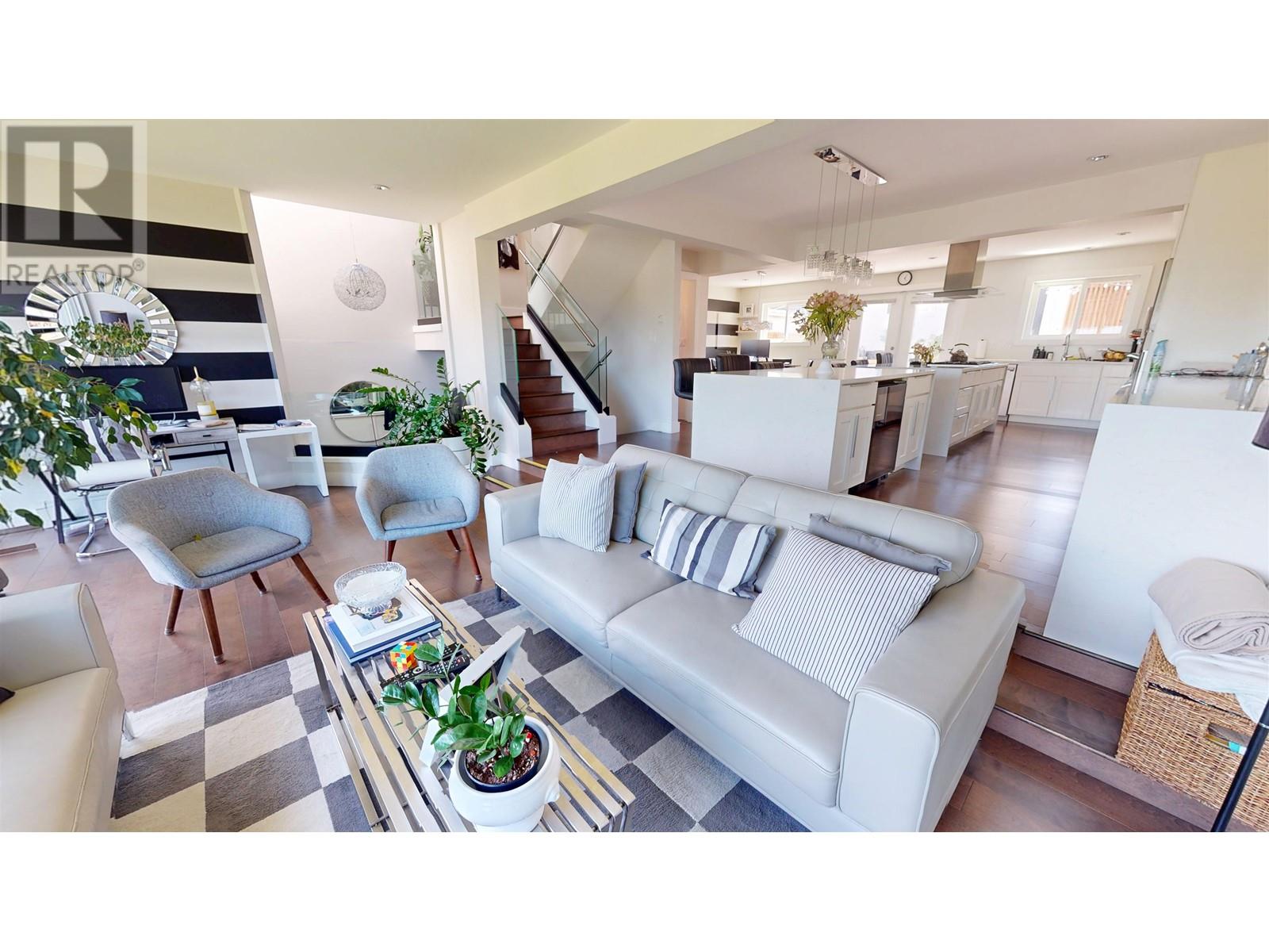 1370 E 35th Avenue, Vancouver, British Columbia  V5W 1C1 - Photo 2 - R3003115