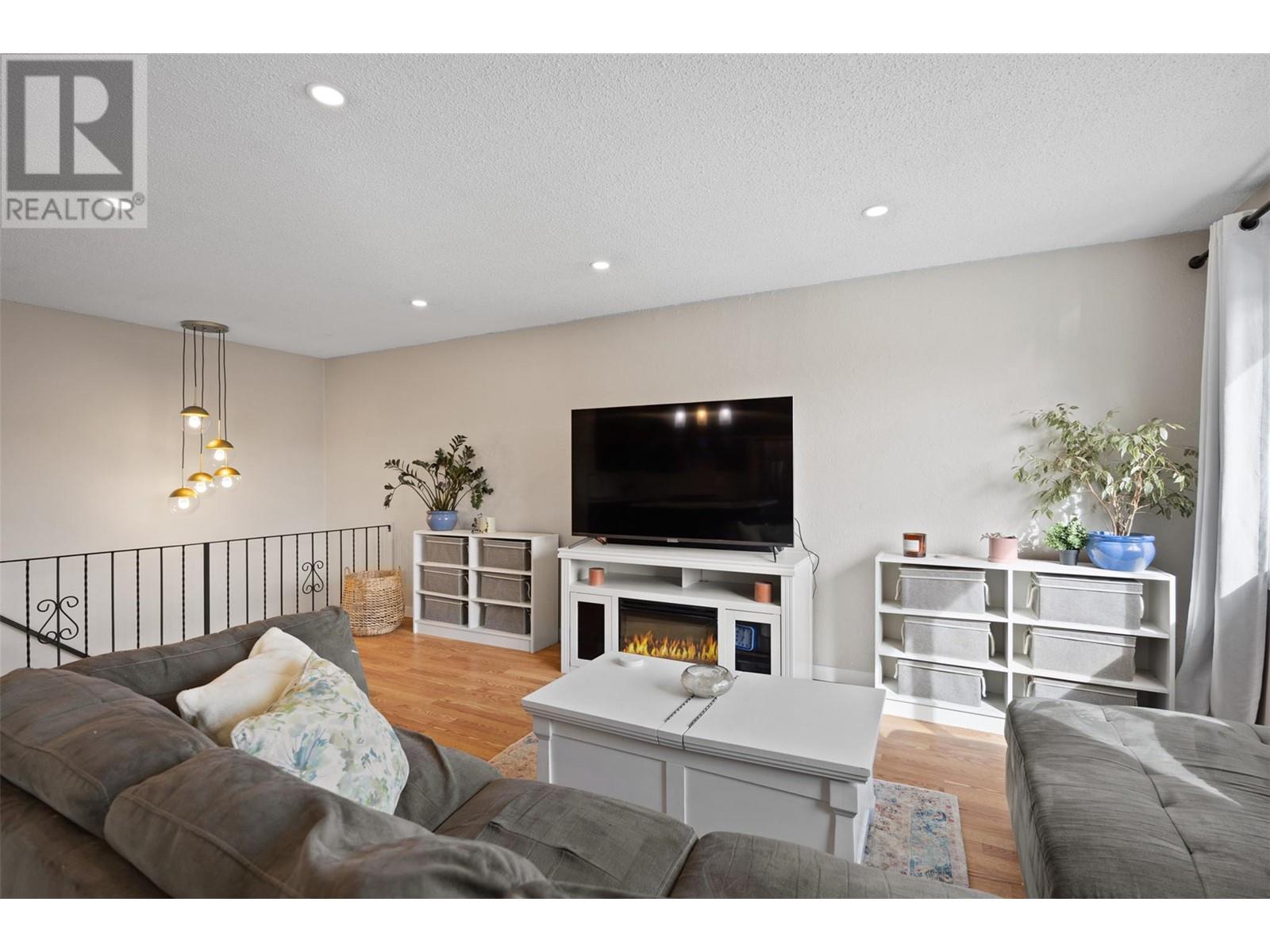 357 WADDINGTON Drive, Kamloops, BC V2E1S3