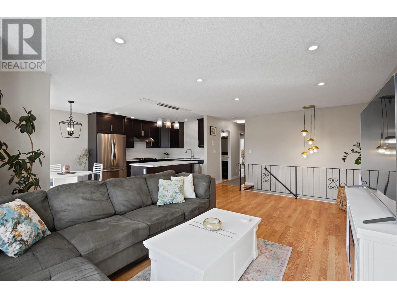 357 WADDINGTON Drive, Kamloops, BC V2E1S3
