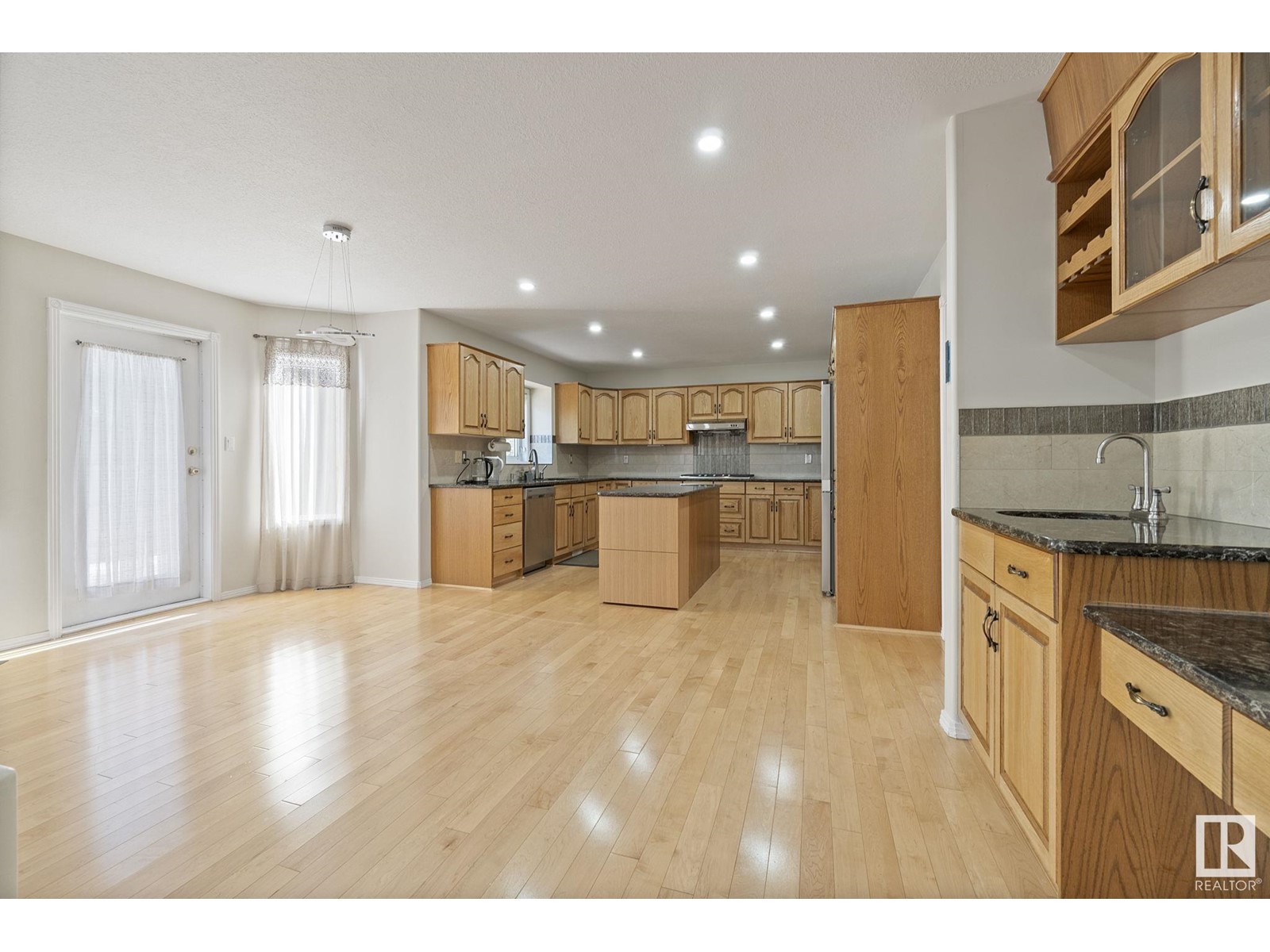 Property at 3676 30 ST NW image 4