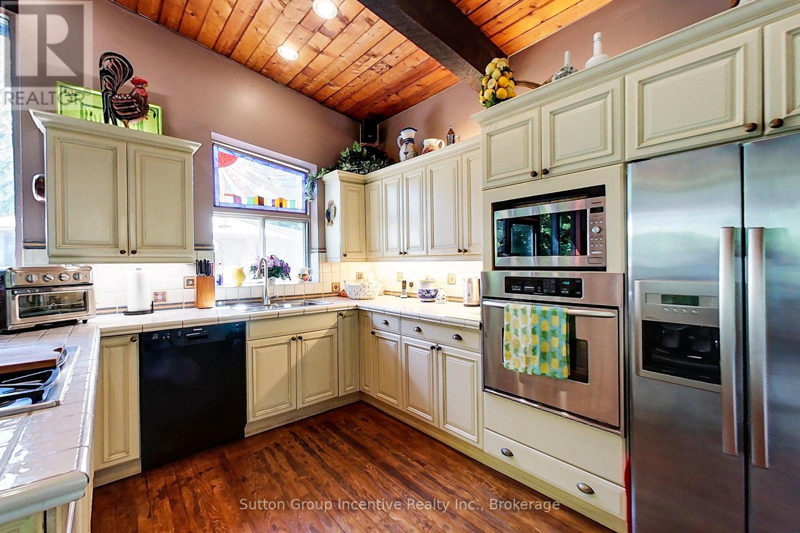 187 Arlberg Crescent, Blue Mountains, Ontario  L9Y 0M1 - Photo 9 - X12189243