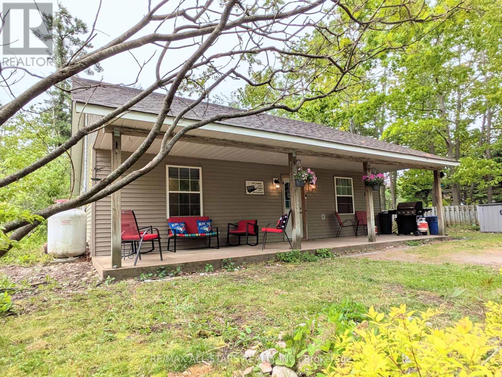 Property at 2 OAKWOOD DRIVE image 2