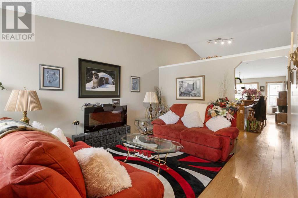 Property at 107 Somercrest Gardens SW image 4