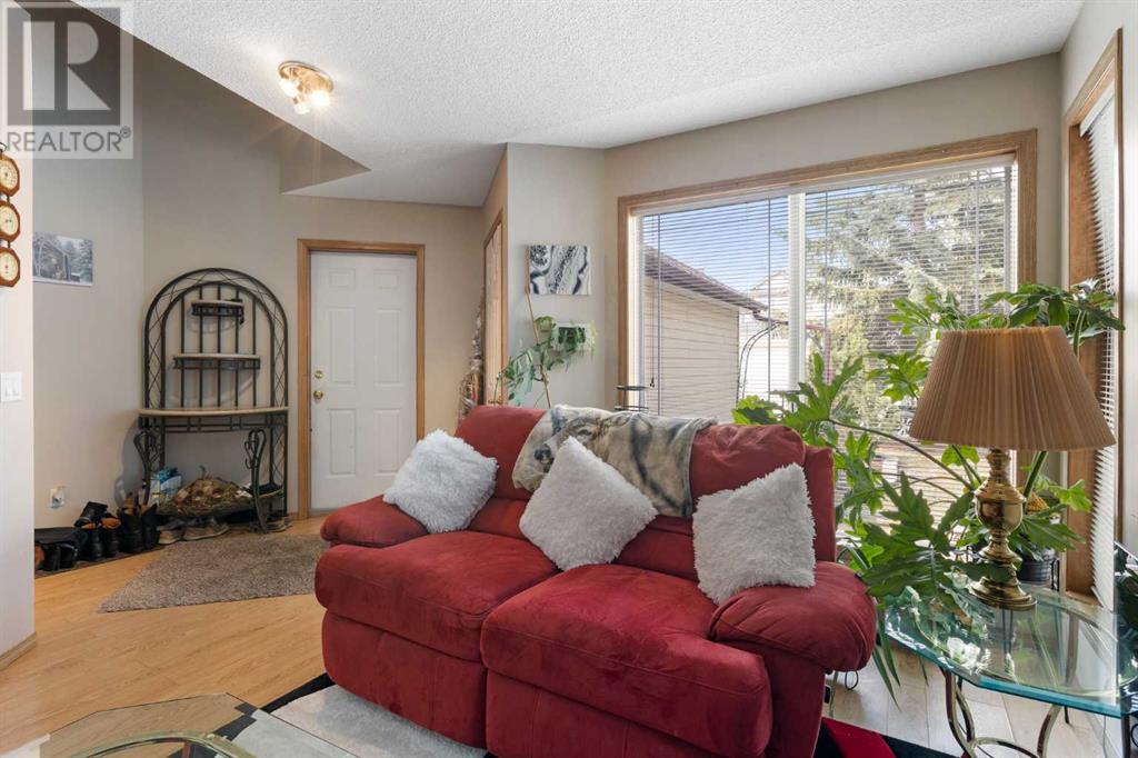 Property at 107 Somercrest Gardens SW image 5