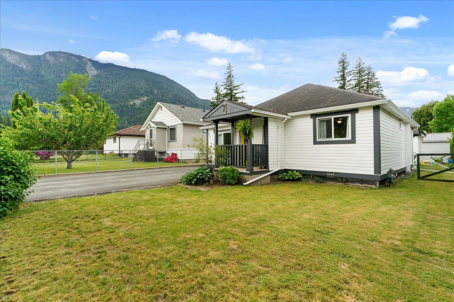 578 Hemlock Avenue, Hope, Hope, British Columbia  V0X 1L0 - Photo 3 - R3004947