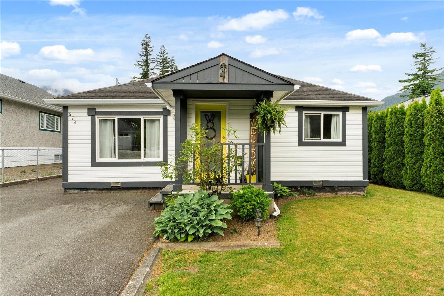 578 HEMLOCK AVENUE|Hope, Hope, British Columbia