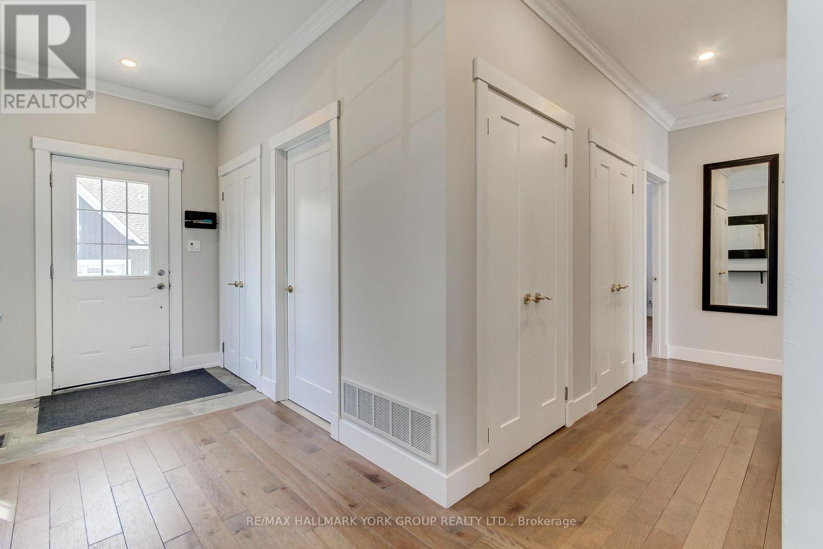 303 Lake Drive East Drive, Georgina, Ontario  L0E 1S0 - Photo 4 - N12188974