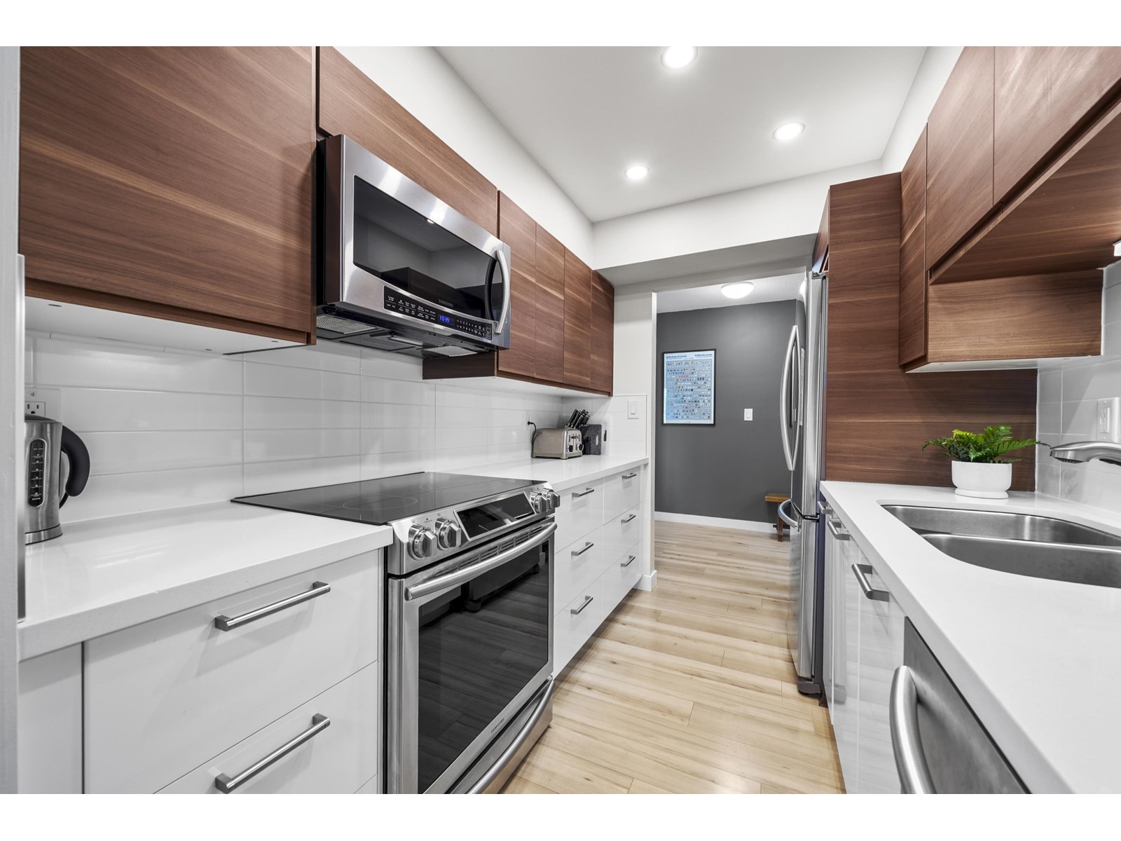 206 1531 Merklin Street, White Rock, British Columbia  V4B 4C6 - Photo 8 - R3009657