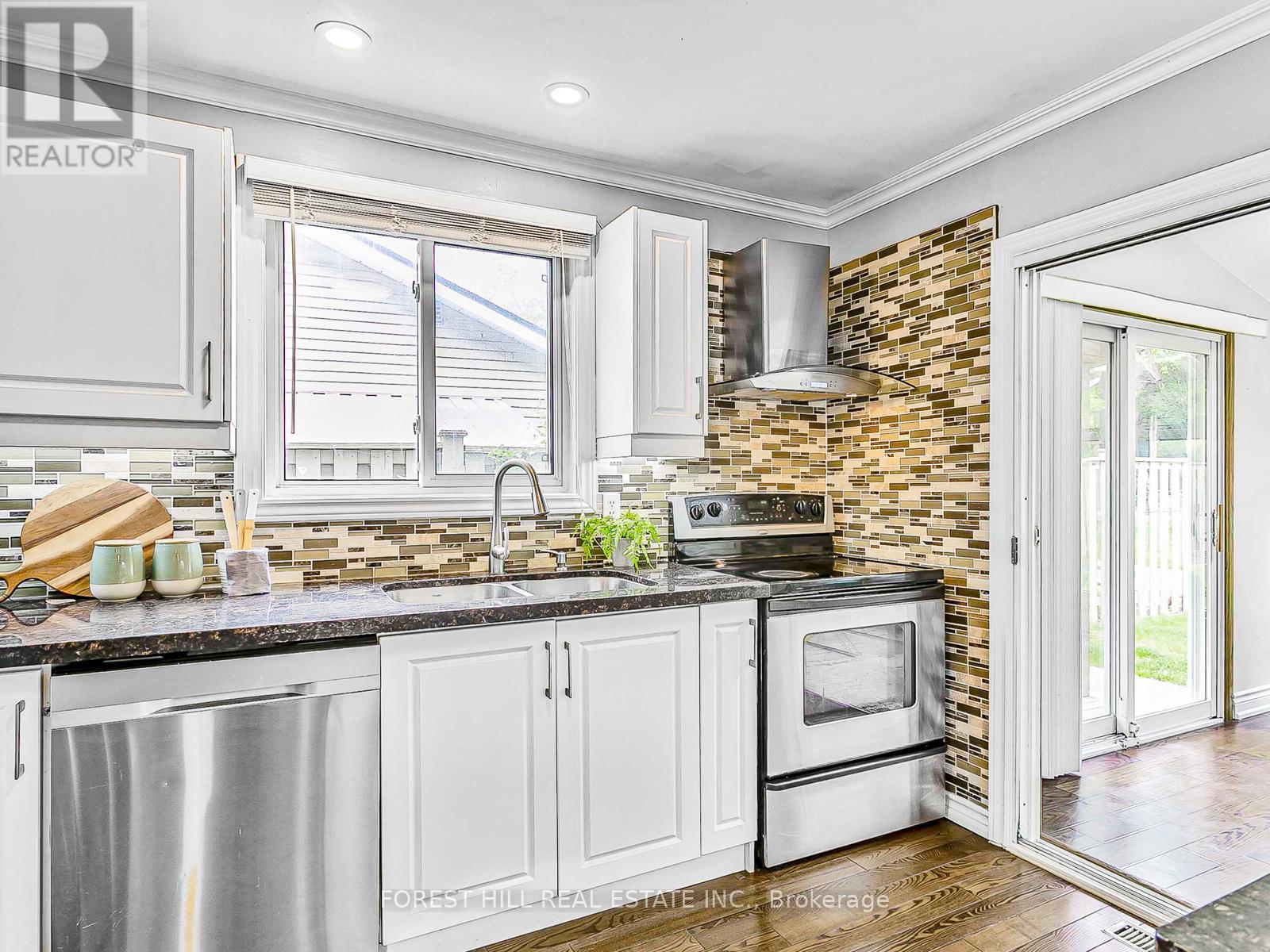243 Hollyberry Trail, Toronto, Ontario  M2H 2P3 - Photo 17 - C12189100