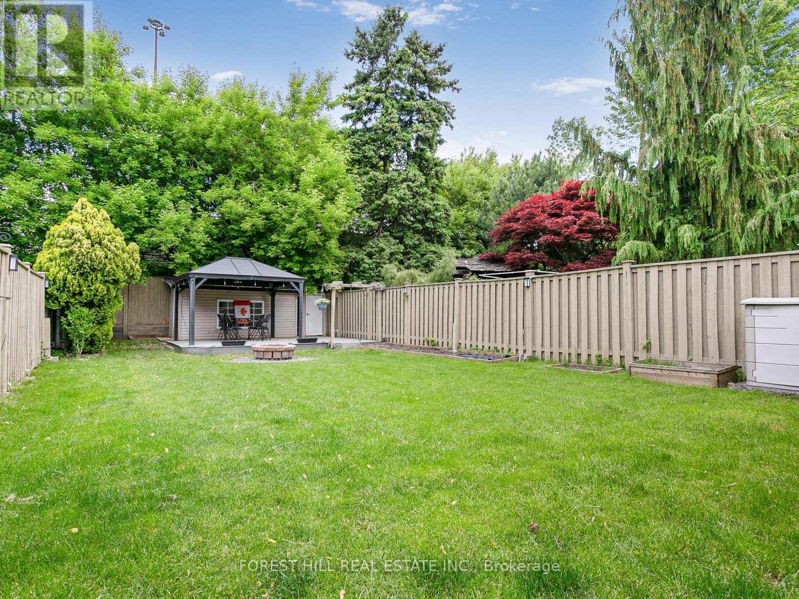 243 Hollyberry Trail, Toronto, Ontario  M2H 2P3 - Photo 2 - C12189100