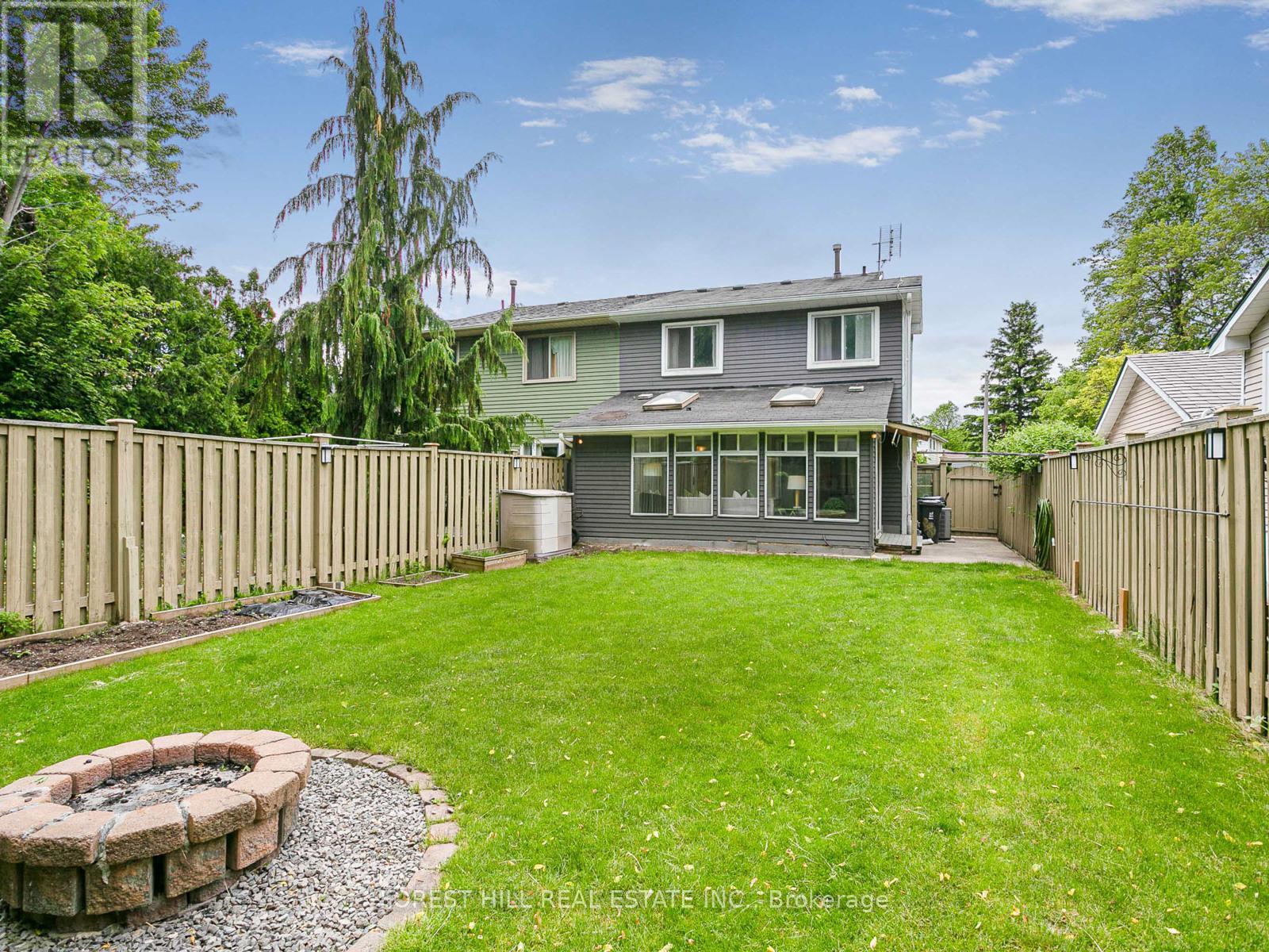 243 Hollyberry Trail, Toronto, Ontario  M2H 2P3 - Photo 4 - C12189100