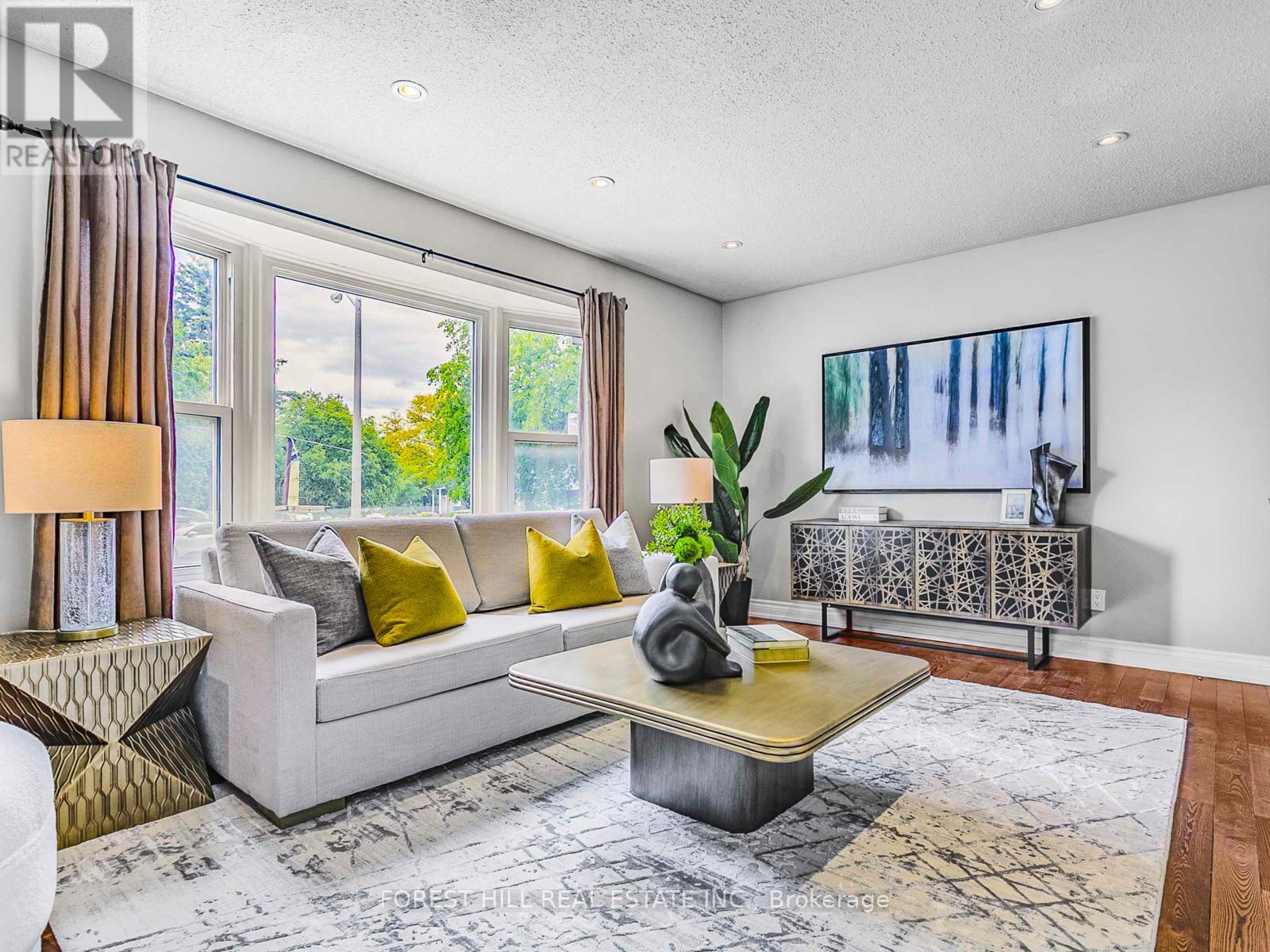 243 Hollyberry Trail, Toronto, Ontario  M2H 2P3 - Photo 7 - C12189100