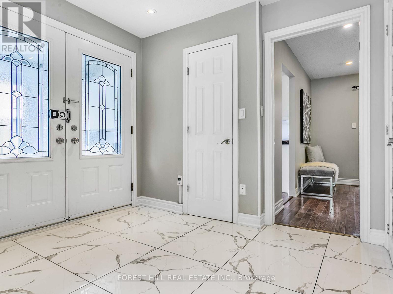 243 Hollyberry Trail, Toronto, Ontario  M2H 2P3 - Photo 8 - C12189100