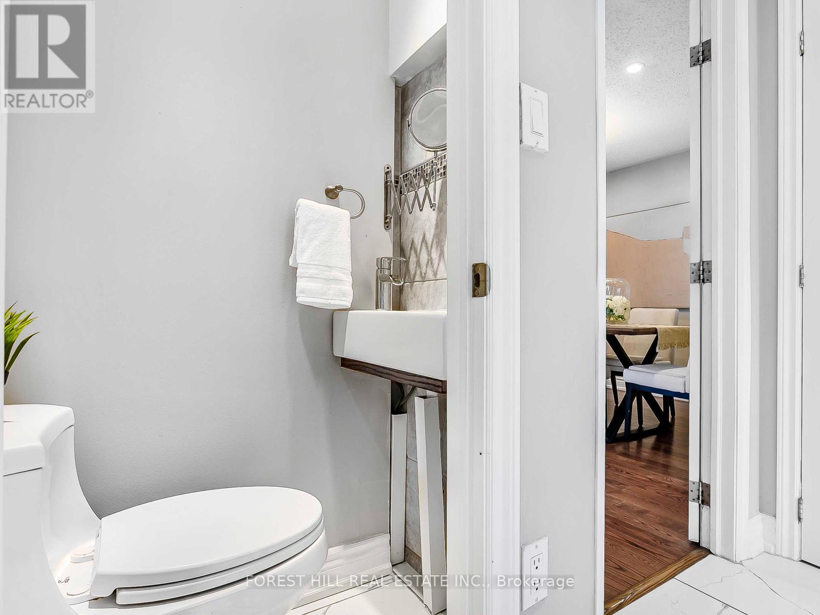 243 Hollyberry Trail, Toronto, Ontario  M2H 2P3 - Photo 9 - C12189100