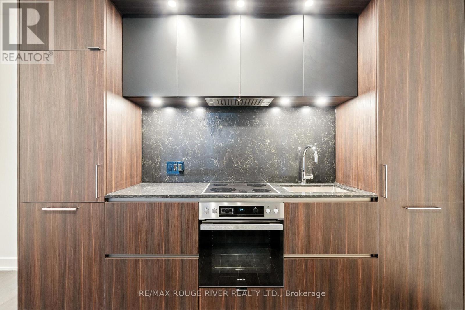 301 - 15 Mercer Street, Toronto, Ontario  M5V 1H2 - Photo 6 - C12189126