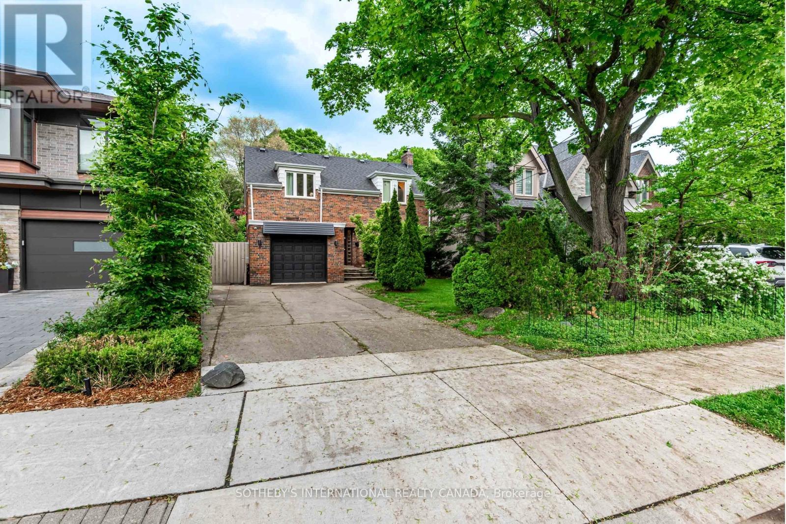 34 Killdeer Crescent, Toronto, Ontario  M4G 2W8 - Photo 2 - C12189131