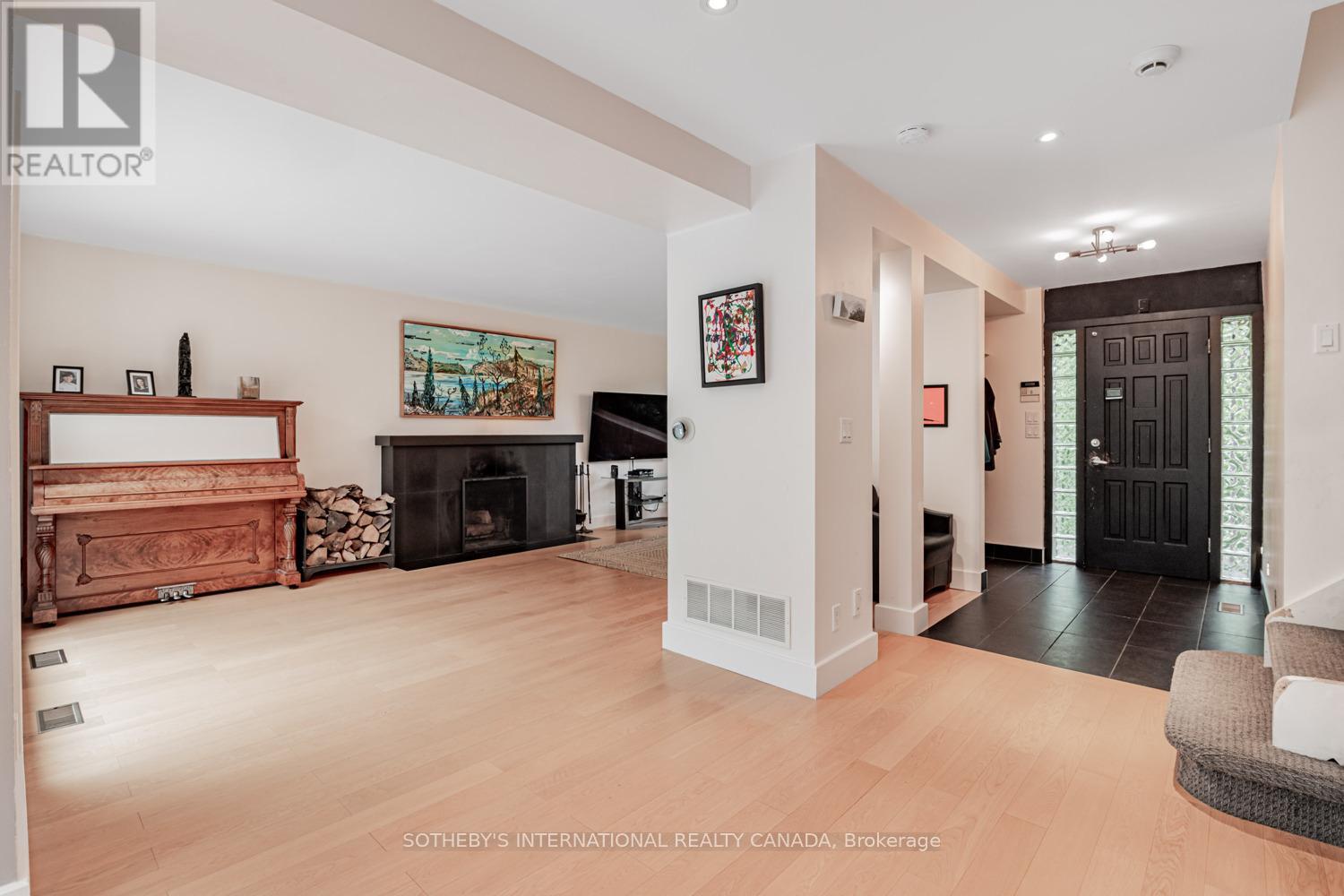 34 Killdeer Crescent, Toronto, Ontario  M4G 2W8 - Photo 5 - C12189131