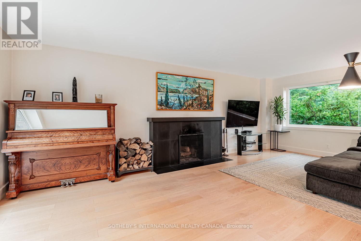 34 Killdeer Crescent, Toronto, Ontario  M4G 2W8 - Photo 7 - C12189131