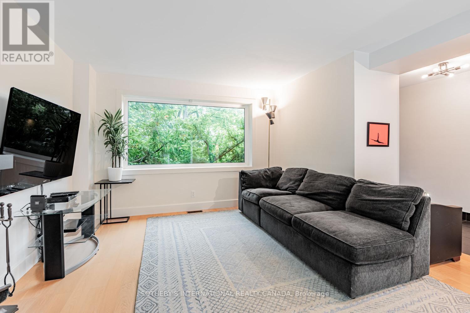 34 Killdeer Crescent, Toronto (Leaside), Ontario  M4G 2W8 - Photo 8 - C12189131