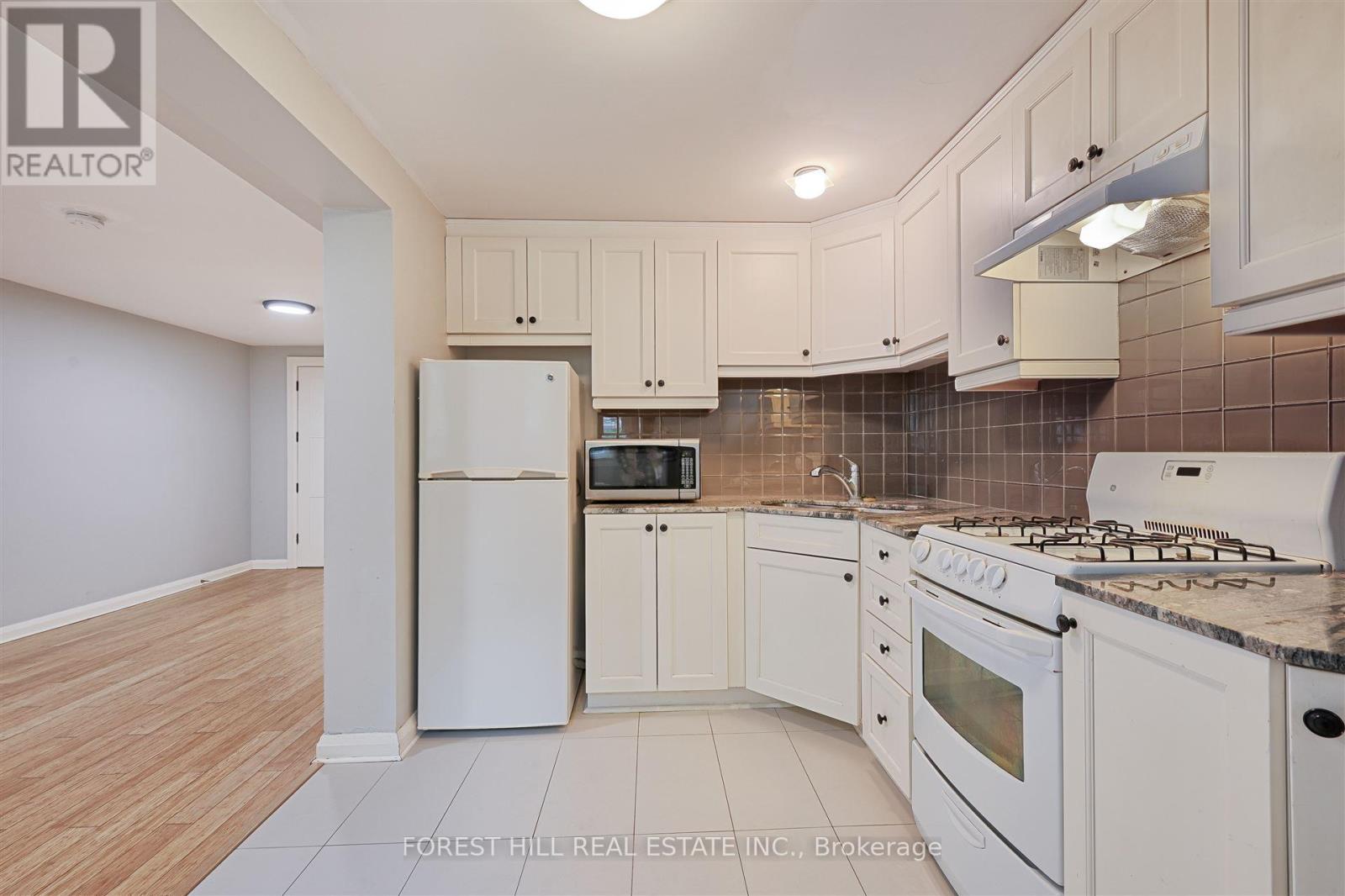 B - 345 Walmer Road, Toronto, Ontario  M5R 2Y3 - Photo 8 - C12189236