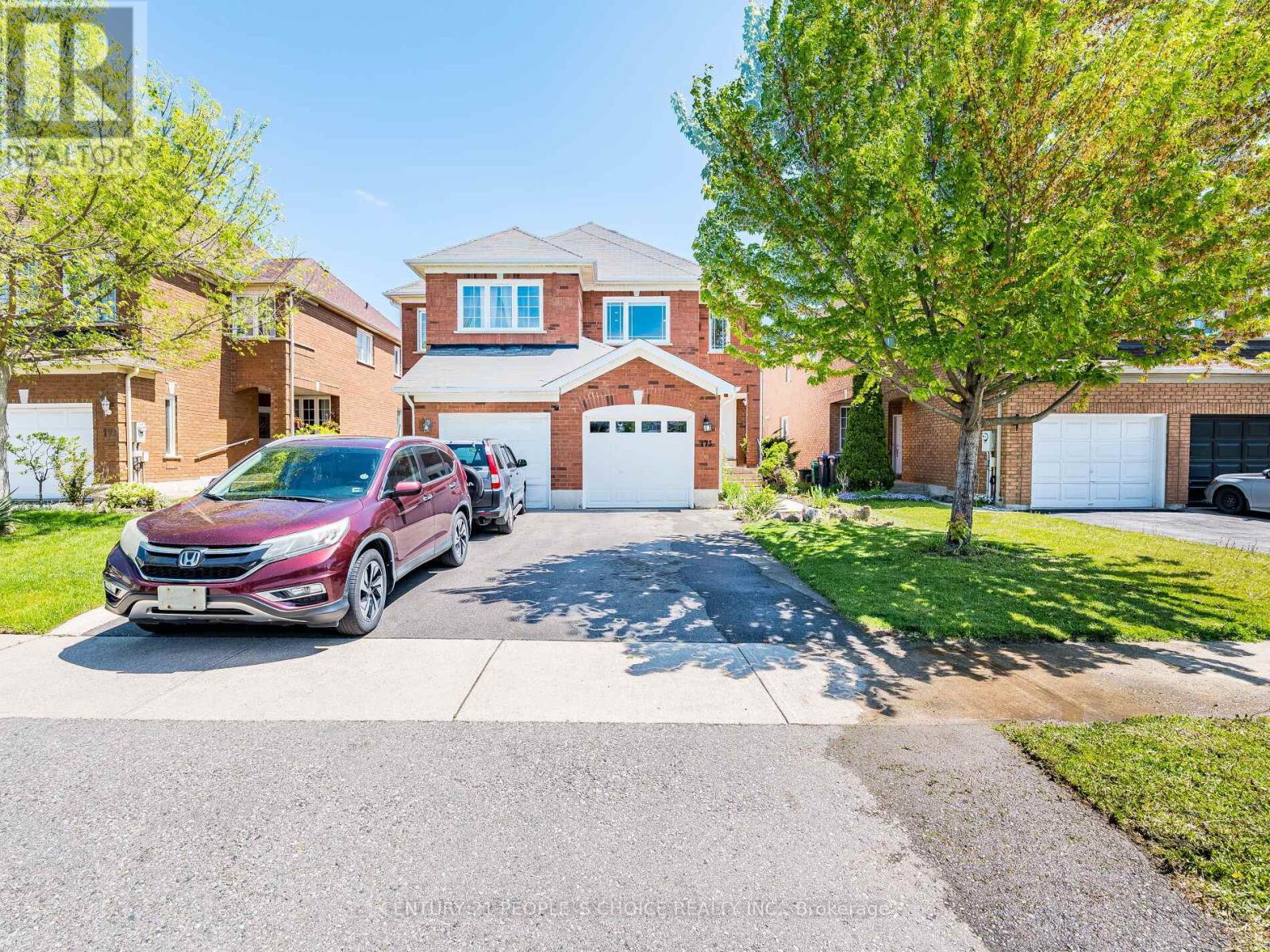 175 Fernforest Drive, Brampton, Ontario  L6R 1L7 - Photo 2 - W12188975