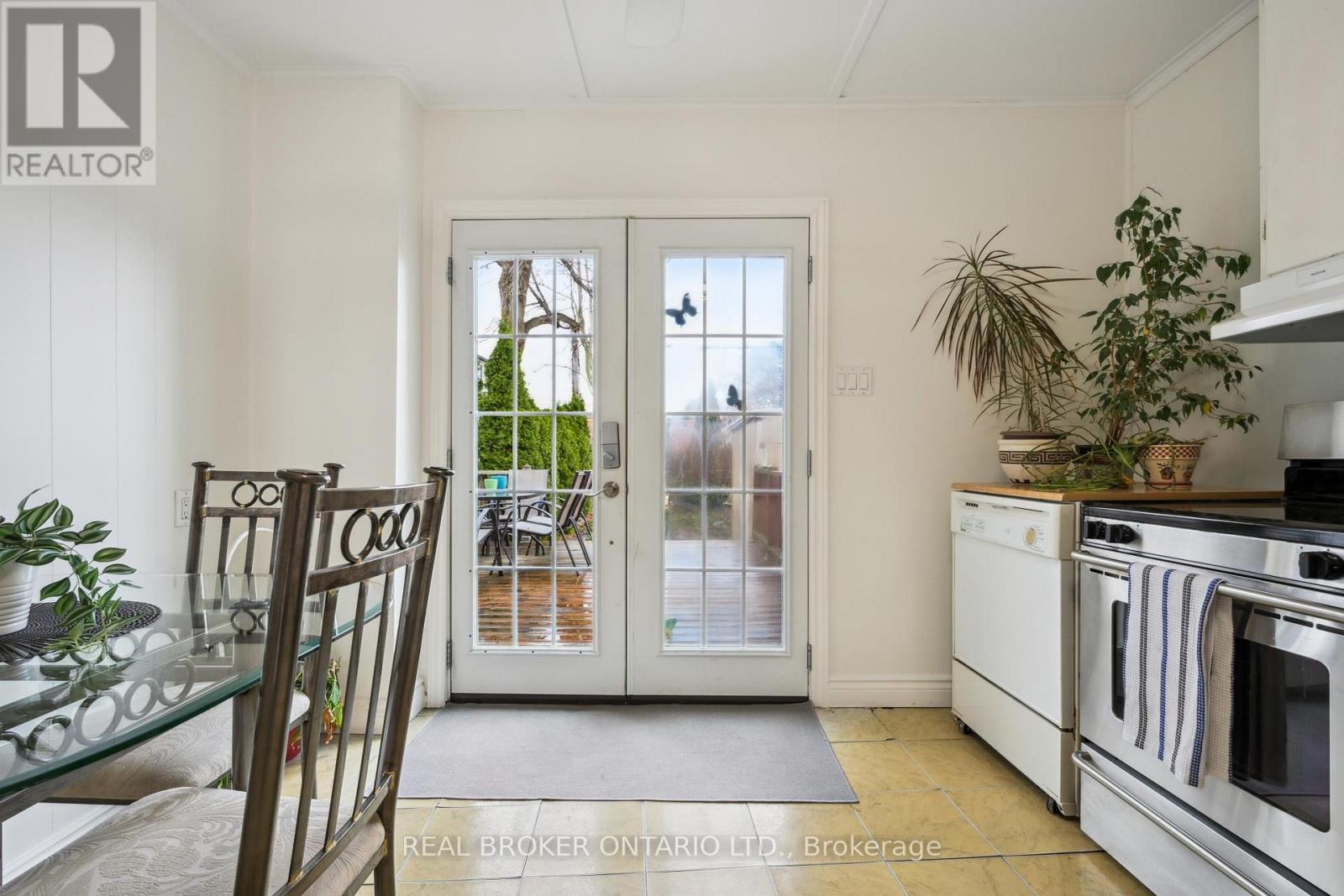 105 Wiley Avenue, Toronto, Ontario  M4J 3W5 - Photo 11 - E12189097
