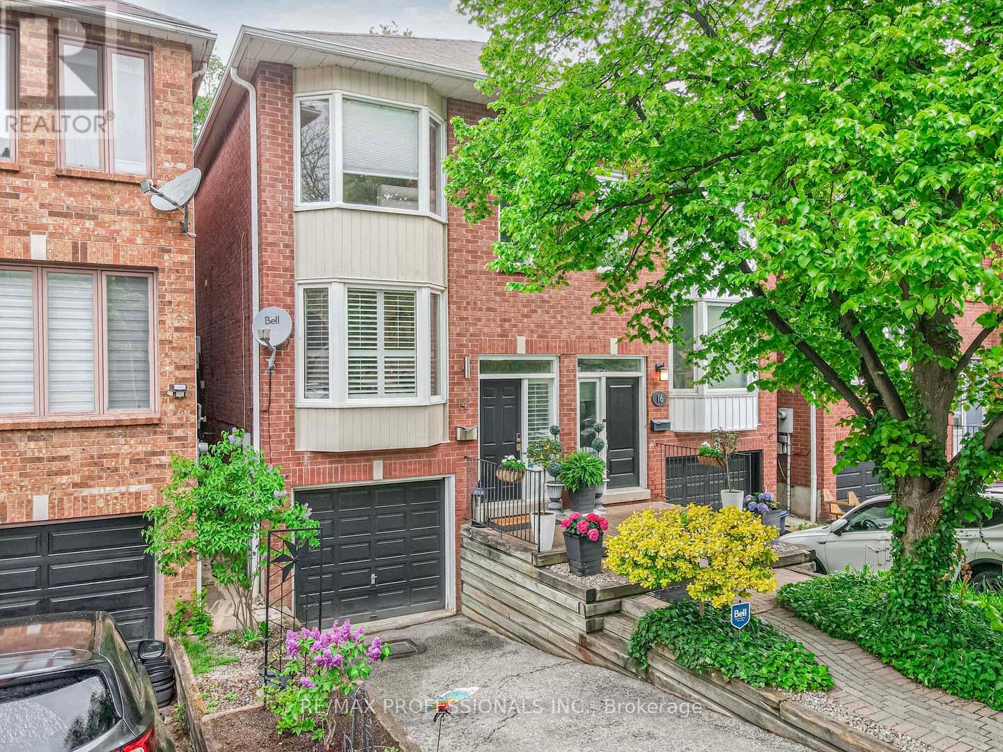 14 Kellner Court, Toronto, Ontario  M4L 3W4 - Photo 2 - E12189146