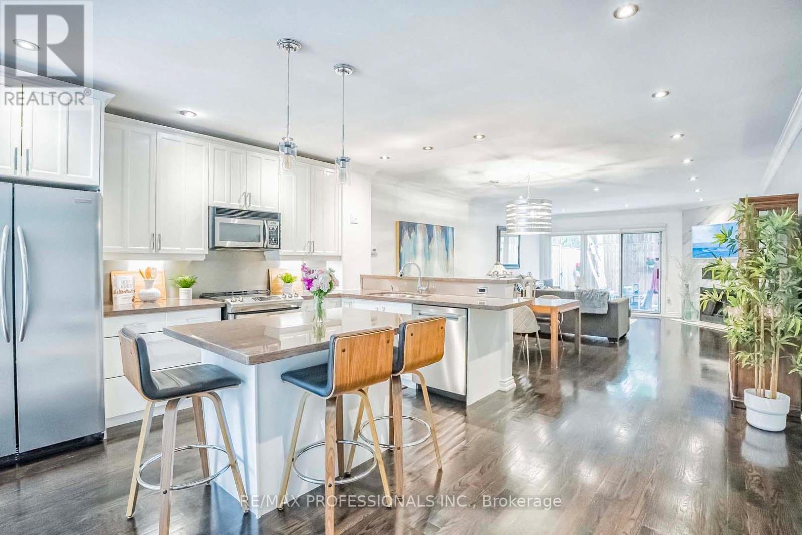 14 Kellner Court, Toronto, Ontario  M4L 3W4 - Photo 3 - E12189146