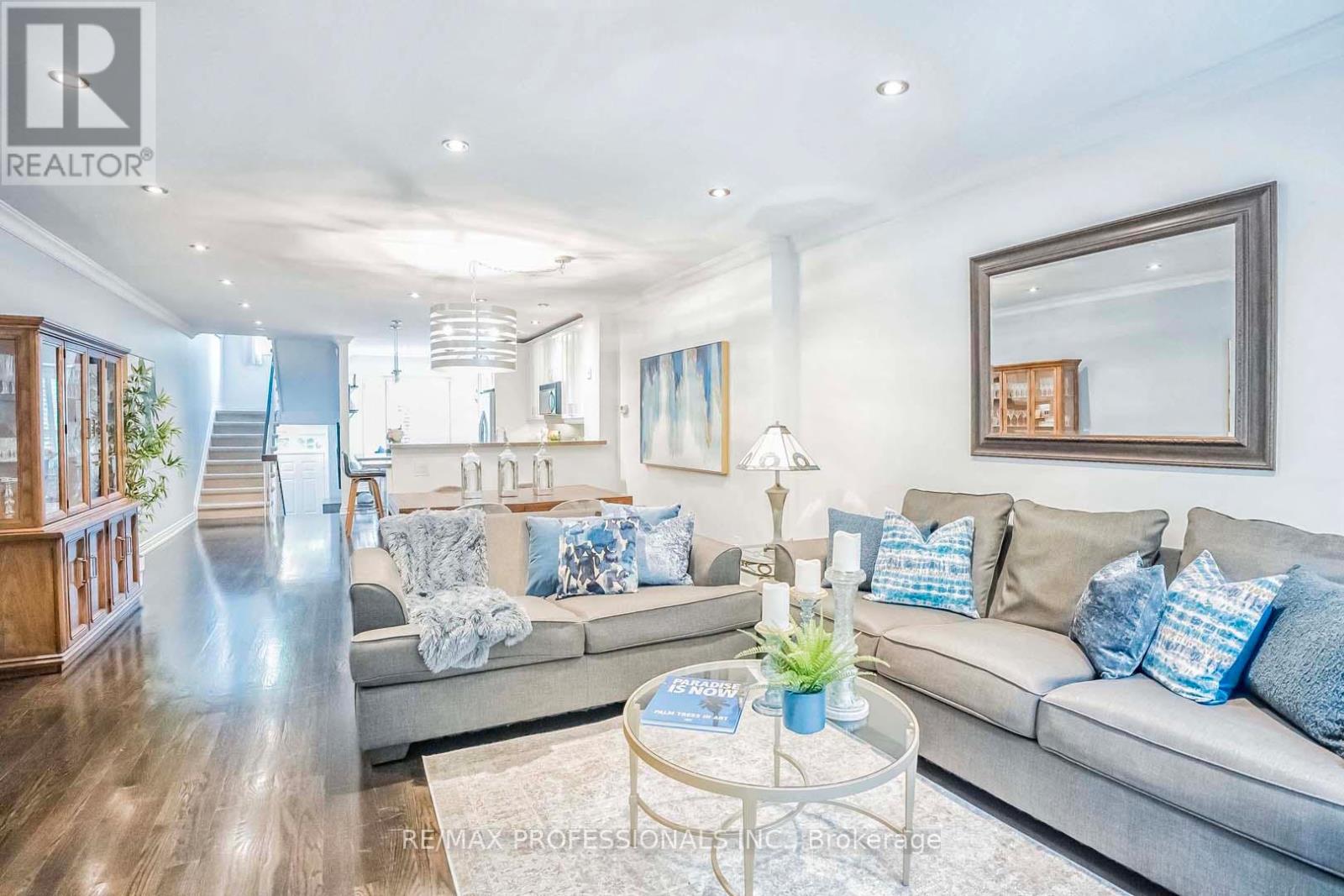 14 Kellner Court, Toronto, Ontario  M4L 3W4 - Photo 6 - E12189146