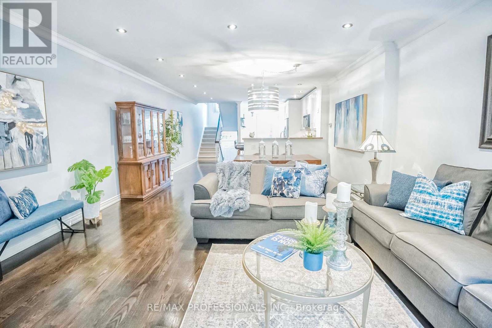 14 Kellner Court, Toronto, Ontario  M4L 3W4 - Photo 7 - E12189146