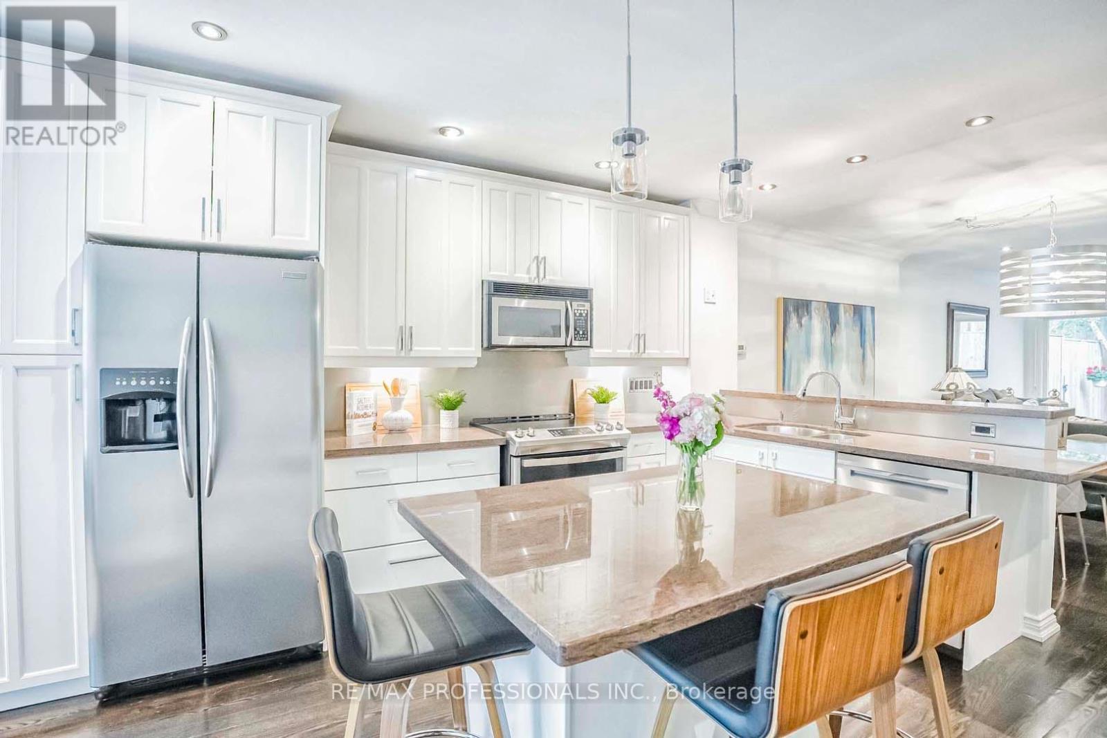 14 Kellner Court, Toronto, Ontario  M4L 3W4 - Photo 8 - E12189146