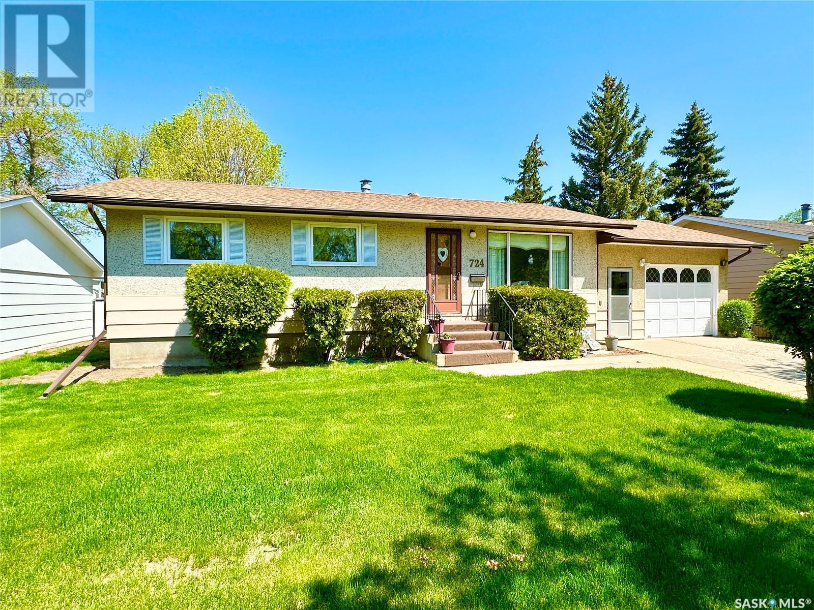 724 Elm CRESCENT, weyburn, Saskatchewan