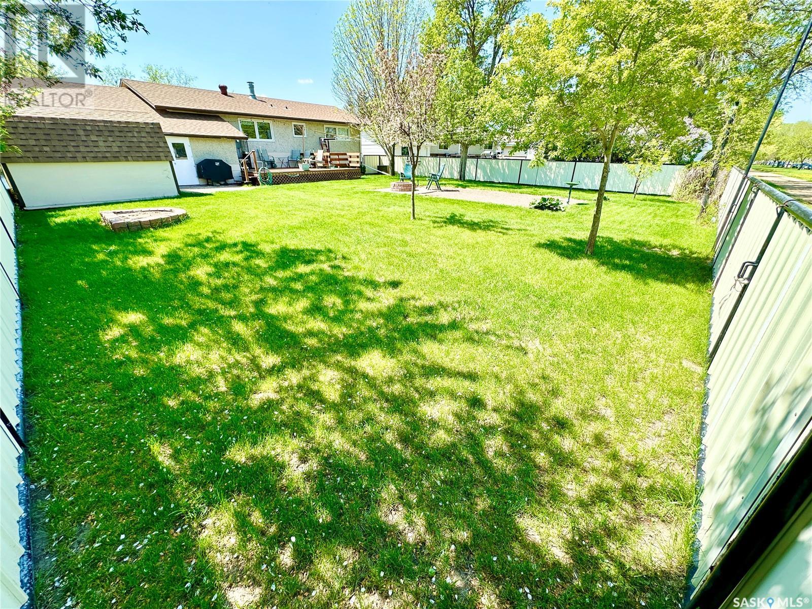 724 Elm Crescent, Weyburn, Saskatchewan  S4H 0S7 - Photo 22 - SK007945