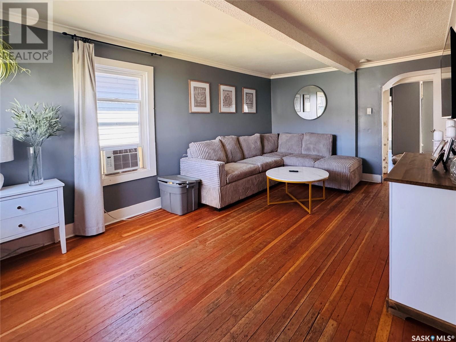 Property at 1218 E AVENUE N image 4