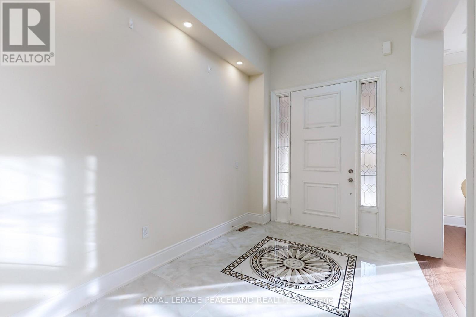 20 Rolling Green Court, Vaughan (Kleinburg), Ontario  L4H 4K7 - Photo 3 - N12189150